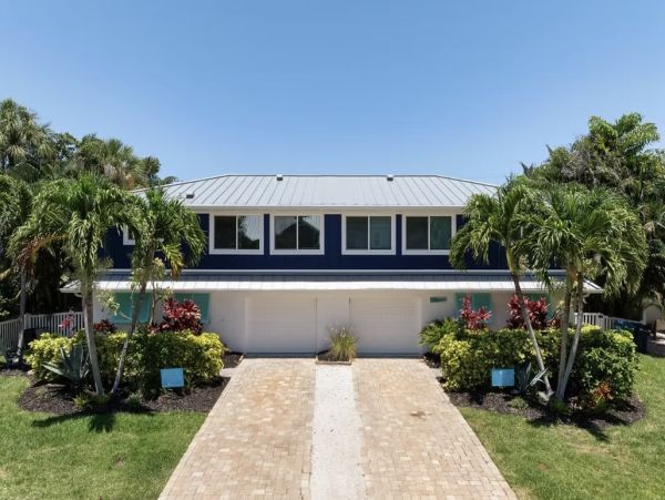Charming Beach Retreat in Holmes Beach with Private Pool